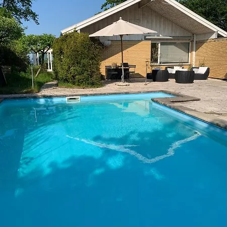 Panorama Udsigt Og Pool Hotel Ålsgårde